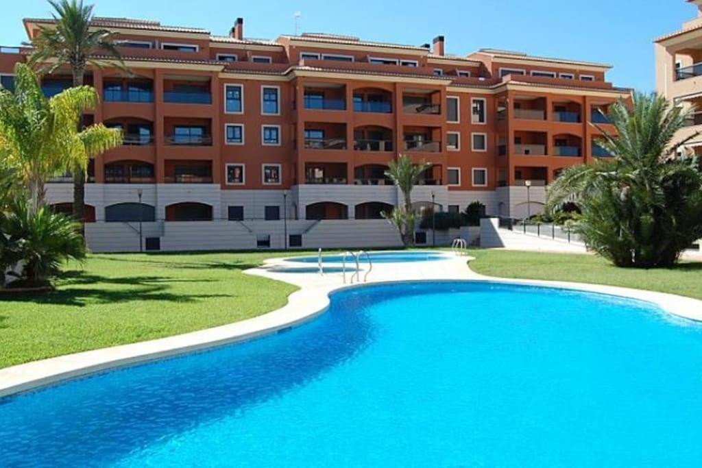 Hogar Brisa De Las Marinas Acogedor Apartamento Con Amplia Terraza Y Acceso Directo A Las Piscinas-Comfortable Apartment With Spacious Terrace And Direct Pool Access Denia Bagian luar foto