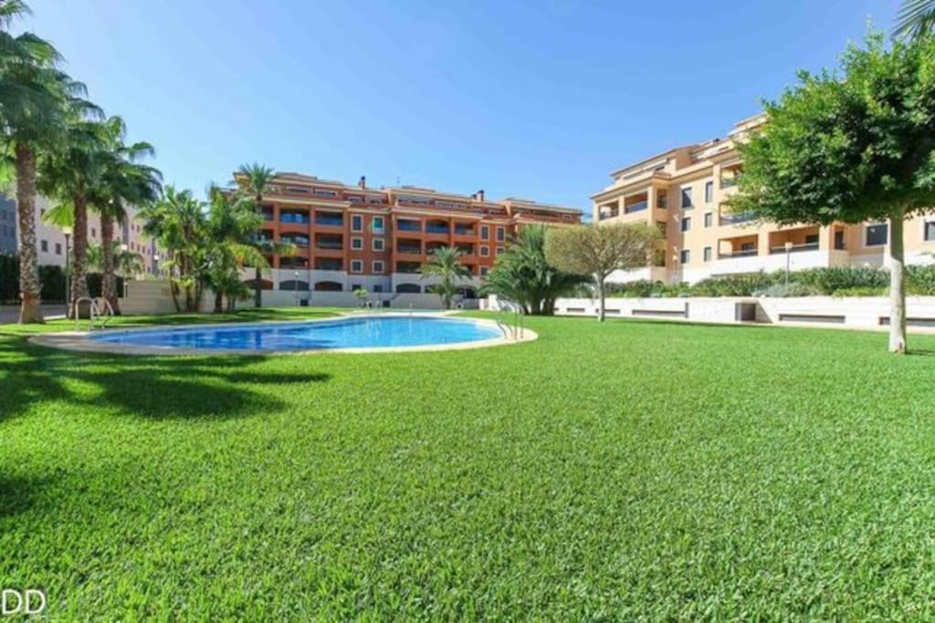 Hogar Brisa De Las Marinas Acogedor Apartamento Con Amplia Terraza Y Acceso Directo A Las Piscinas-Comfortable Apartment With Spacious Terrace And Direct Pool Access Denia Bagian luar foto